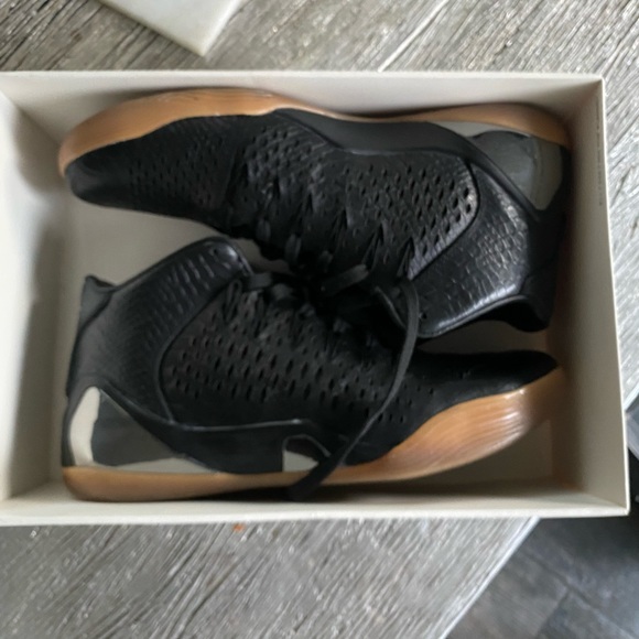 KOBE IX MID EXT QS SIZE 11 BLACK GUM BOTTOMS